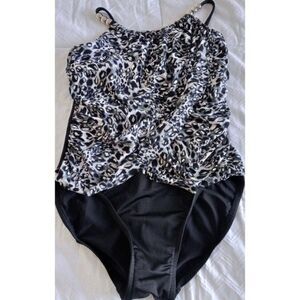 MAGICSUIT Slimming/Tummy Rouching Cheetah print ONE PIECE SWIMSUIT Sz: 8
